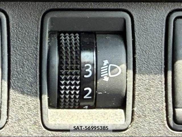 Nissan NOTE 2015-11 8414109-28