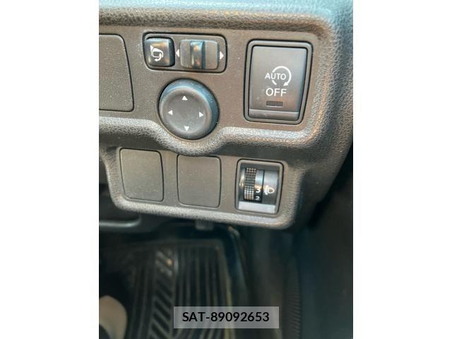 Nissan NOTE 2012-10 8414121-22