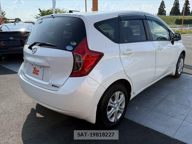 Nissan NOTE 2014-01 8414086-12