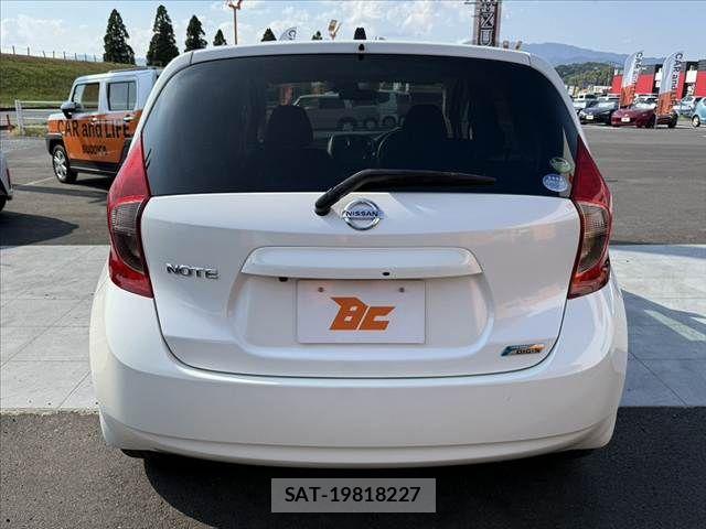 Nissan NOTE 2014-01 8414086-13