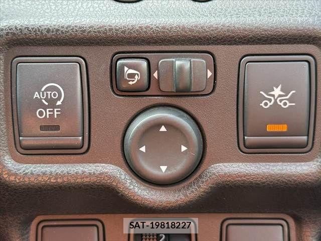 Nissan NOTE 2014-01 8414086-3