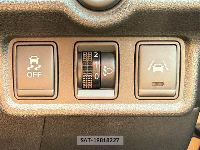 Nissan NOTE 2014-01 8414086-4
