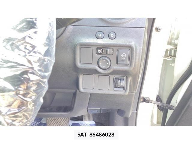 Nissan NOTE 2013-02 8414087-16