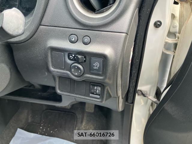 Nissan NOTE 2013-08 8438645-18