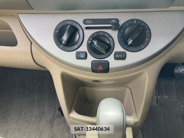 Nissan NOTE 2009-05 8438643-19