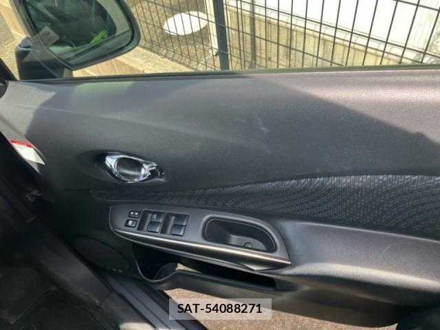 Nissan NOTE 2013-09 8438657-15
