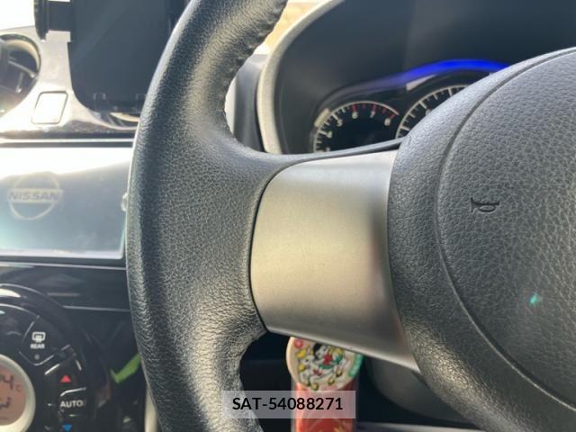 Nissan NOTE 2013-09 8438657-17