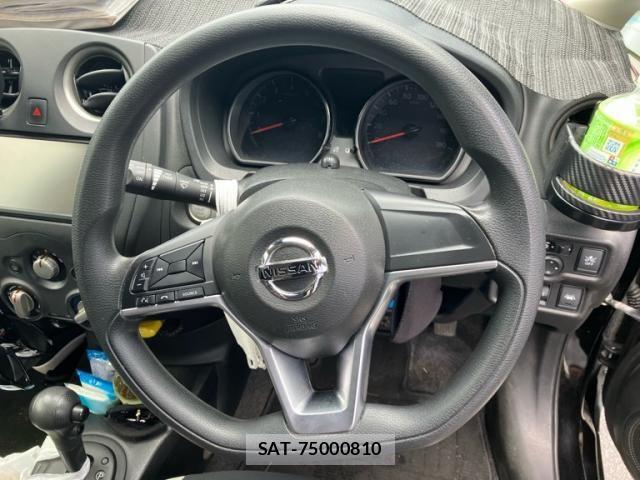 Nissan NOTE 2017-11 8438639-12