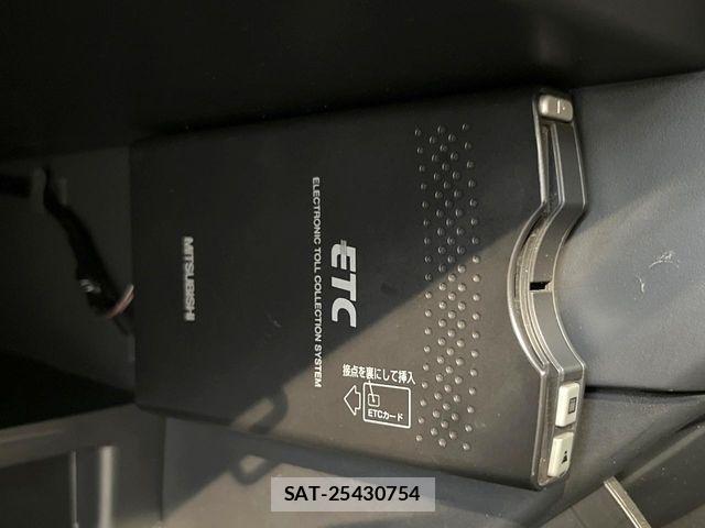 Nissan NOTE 2016-11 8458109-6