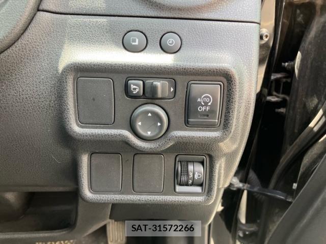 Nissan NOTE 2013-11 8458114-21