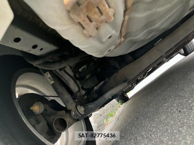 Nissan NOTE 2015-10 8458118-9