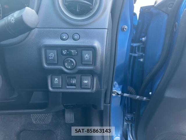 Nissan NOTE 2018-01 8526367-14