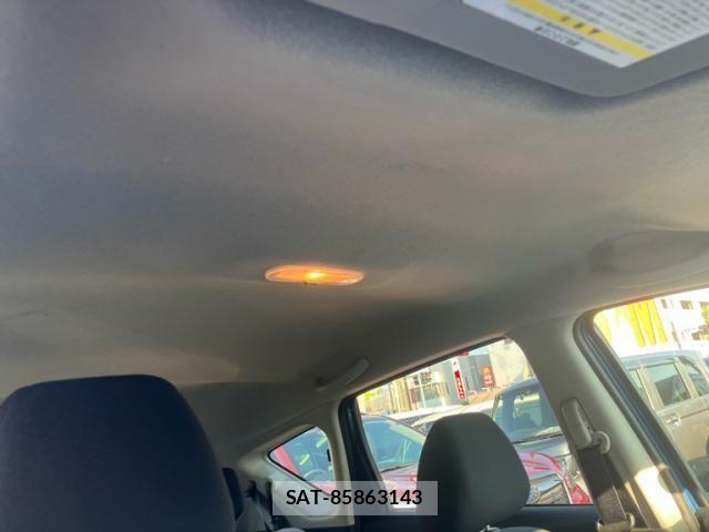 Nissan NOTE 2018-01 8526367-17