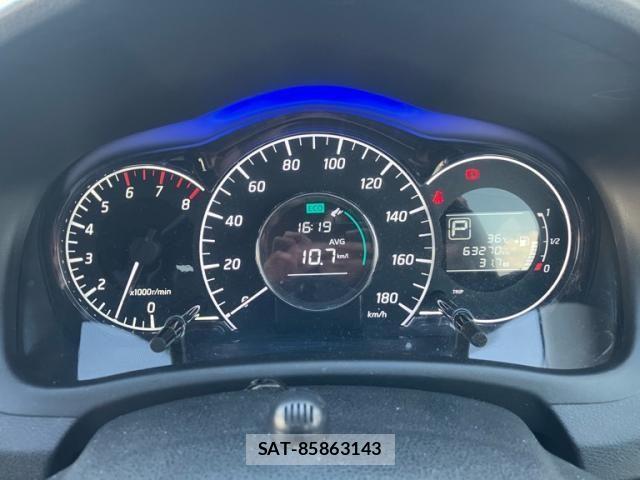 Nissan NOTE 2018-01 8526367-18