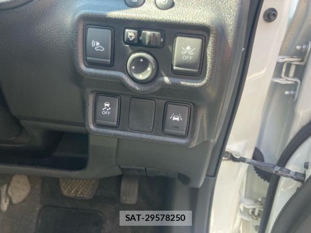 Nissan NOTE 2017-12 8526378-17