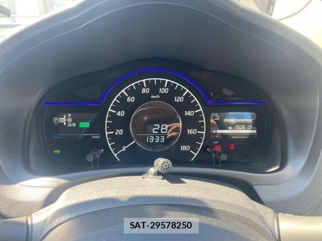 Nissan NOTE 2017-12 8526378-23