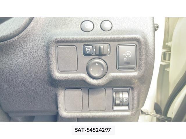 Nissan NOTE 2012-10 8526379-10