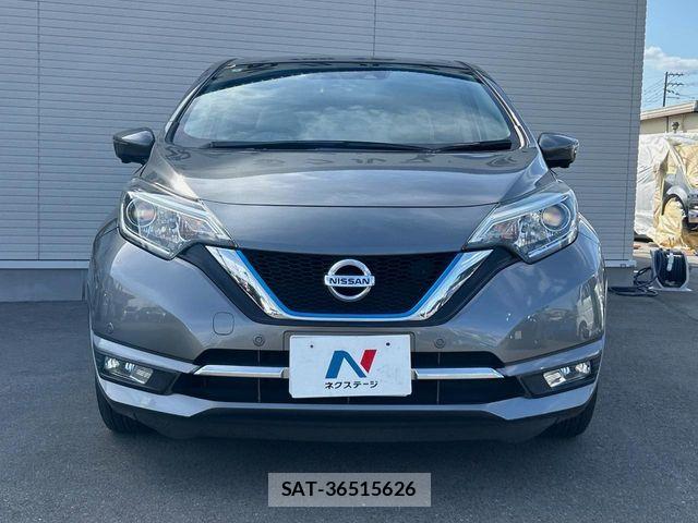 Nissan NOTE 2018-01 8526368-13