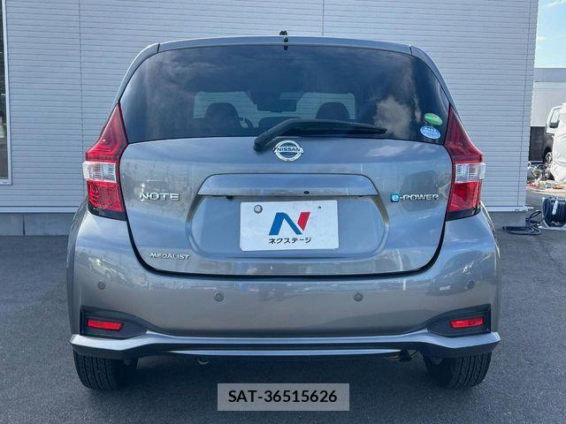 Nissan NOTE 2018-01 8526368-14