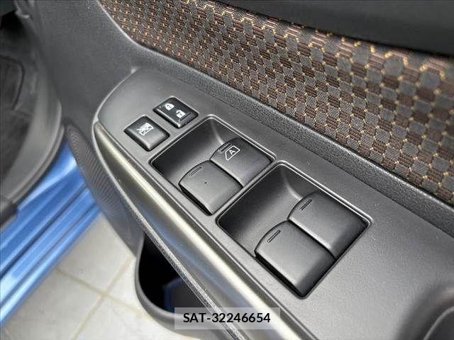 Nissan NOTE 2015-10 8563039-21