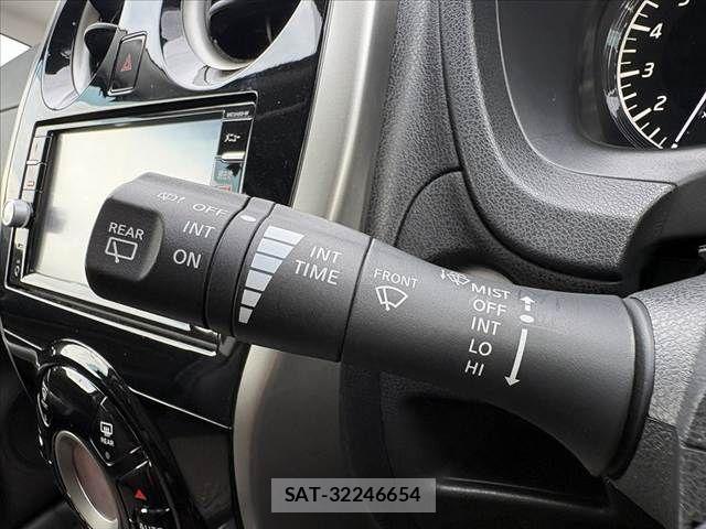Nissan NOTE 2015-10 8563039-25
