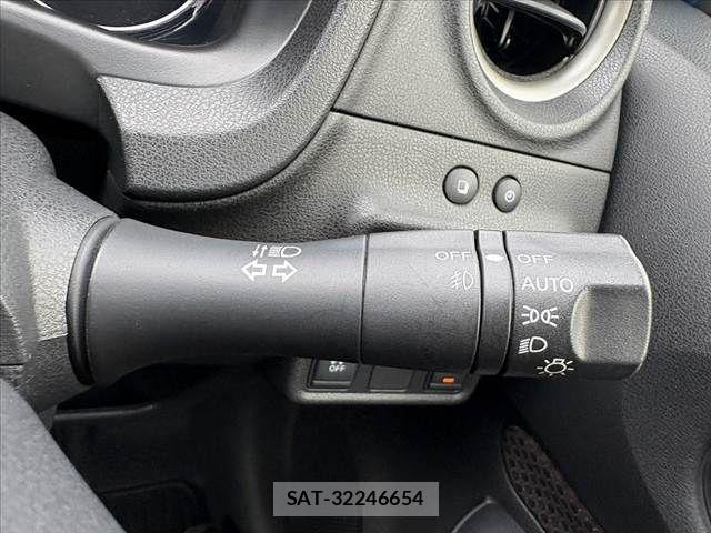 Nissan NOTE 2015-10 8563039-26