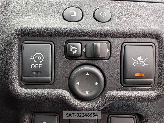 Nissan NOTE 2015-10 8563039-5