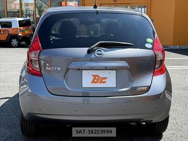 Nissan NOTE 2015-02 8563040-13