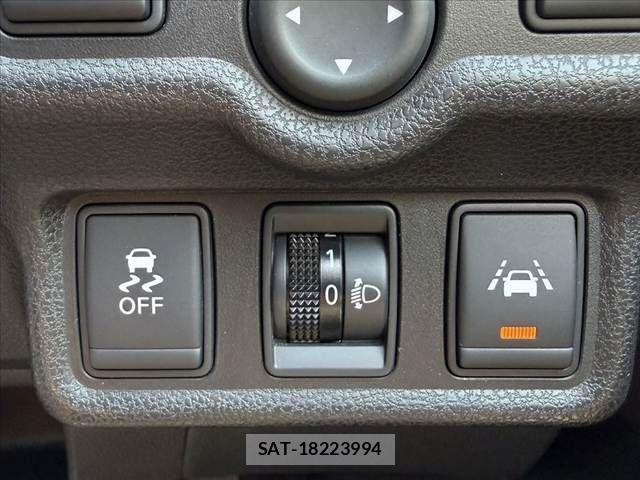 Nissan NOTE 2015-02 8563040-23