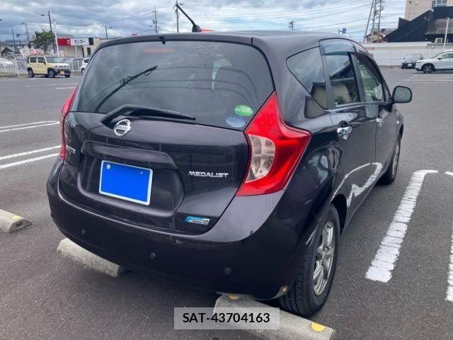 Nissan NOTE 2014-02 8628201-3