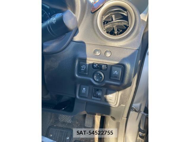 Nissan NOTE 2015-10 8628204-18