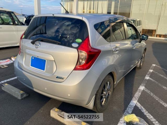 Nissan NOTE 2015-10 8628204-6