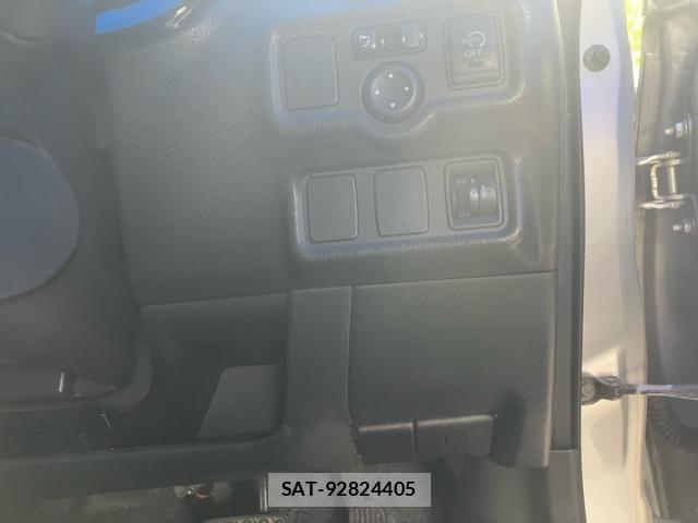 Nissan NOTE 2012-09 8628203-16