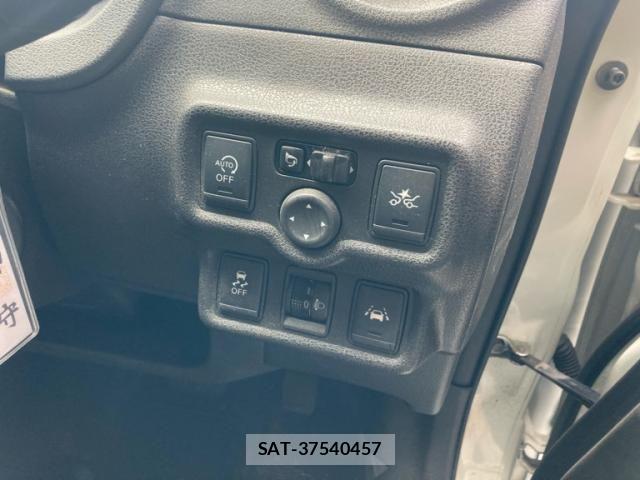 Nissan NOTE 2015-11 8628193-10