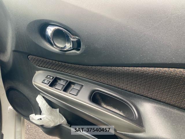 Nissan NOTE 2015-11 8628193-11