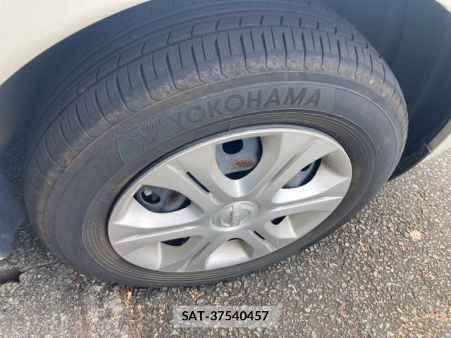 Nissan NOTE 2015-11 8628193-4