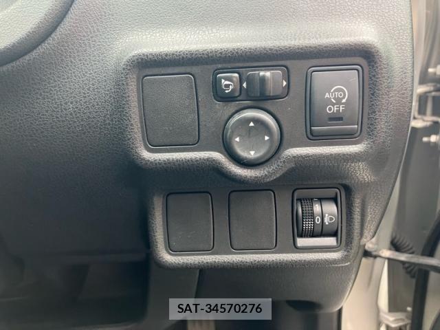 Nissan NOTE 2013-02 8628202-11