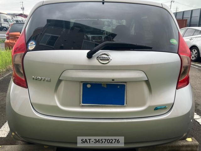 Nissan NOTE 2013-02 8628202-3