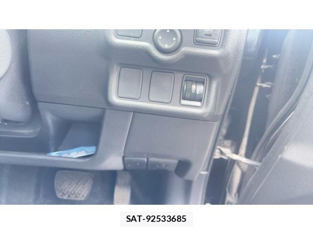 Nissan NOTE 2013-06 8628196-12