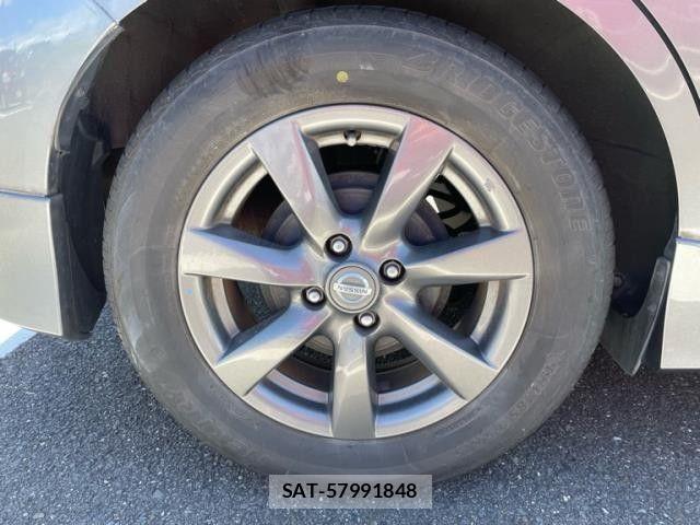 Nissan NOTE 2013-09 8660792-3