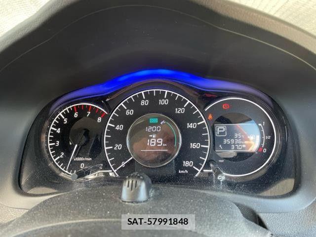 Nissan NOTE 2013-09 8660792-5