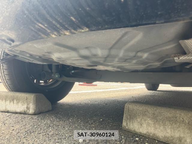 Nissan NOTE 2013-07 8660796-9