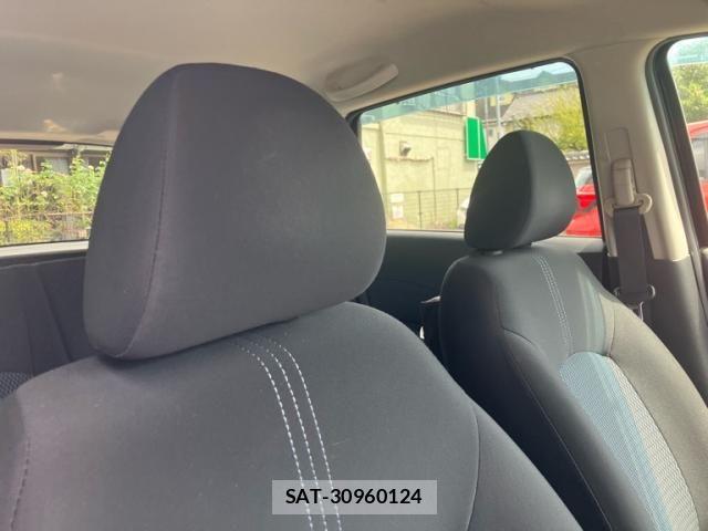 Nissan NOTE 2013-07 8660796-16
