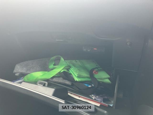 Nissan NOTE 2013-07 8660796-19