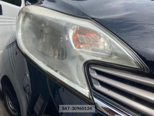 Nissan NOTE 2013-07 8660796-3