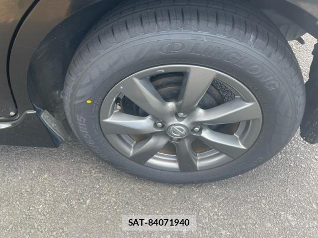 Nissan NOTE 2013-07 8660809-4