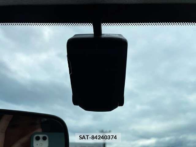 Nissan NOTE 2013-05 8660787-5