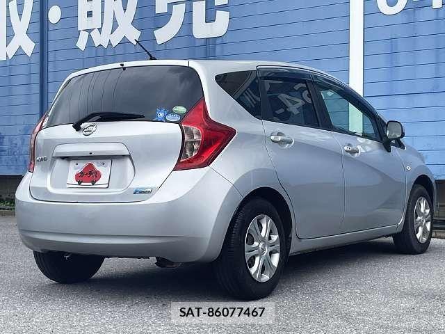 Nissan NOTE 2013-10 8666681-2