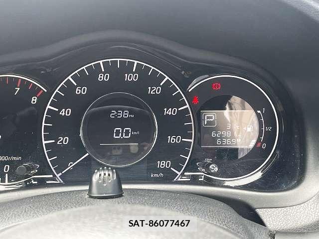 Nissan NOTE 2013-10 8666681-4