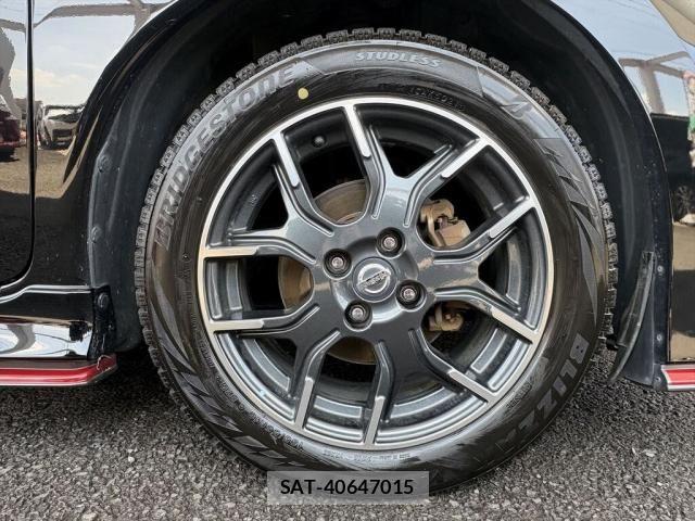Nissan NOTE 2018-01 8666677-23